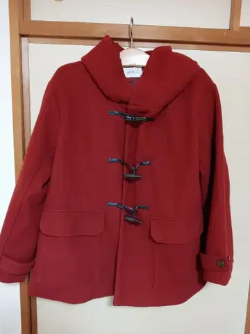빨간색 더플 코트 후드 부착