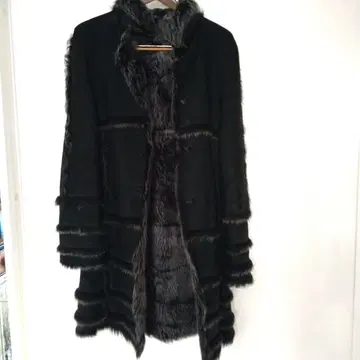 바니스 무스탕 코트