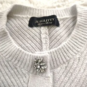 JUSGLITTY 비쥬 달린 가디건 라이트 그레이 시착만 한 상품 새상품
