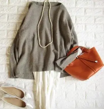 드레 스테리아 고급 캐시미어 라무 세련된 내추럴 무드 보트넥 니트 브라운