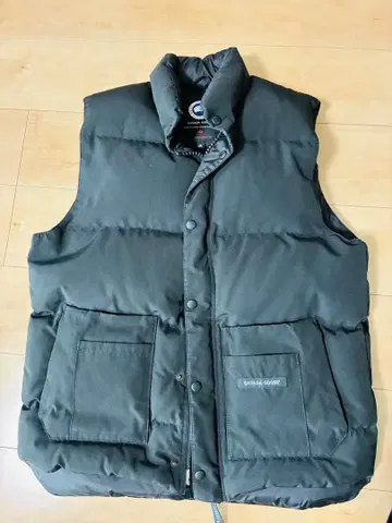 CANADA GOOSE 블랙 다운 베스트