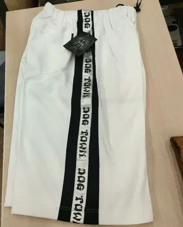 하자 있음 DOG TOWN 하프 팬츠 화이트/블랙 FREE