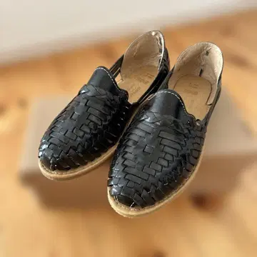 블랙 꼬임 샌들