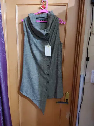 EVERSOUL 그레이 계열 버튼 달린 가디건 비대칭