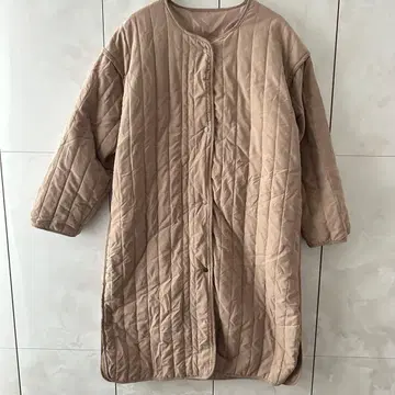 롱 코트 퀼팅 충전솜 파이핑 슬릿 노카라