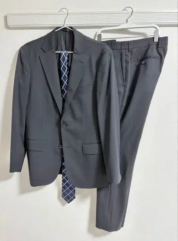 다크 그레이 비즈니스 정장 싱글 버튼