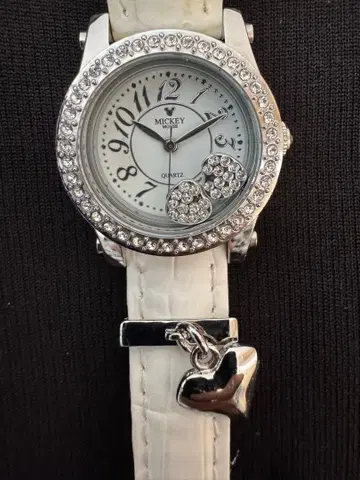 디즈니 스와로브스키 장식 화이트 손목시계