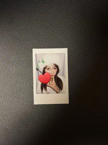 이타쿠라 카나 폴라로이드 크리스마스 의상