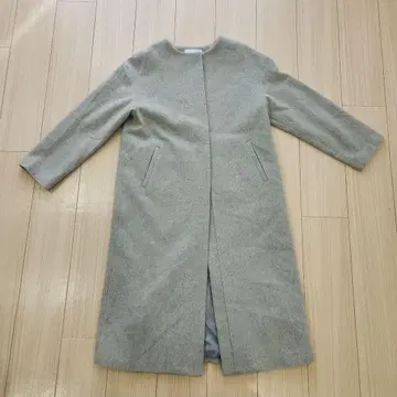 Couture Brooch 그레이 롱 코트 사이즈 40