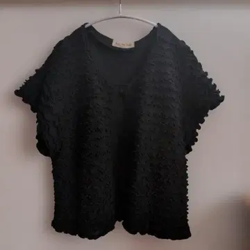 KANEKO ISAO 프릴 디자인 반팔 상의 블랙