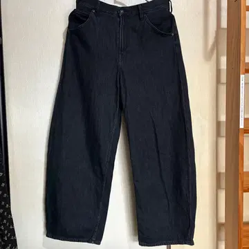 UNIQLO C 배기 커브 진 사이즈 30 다크 그레이 표시 사이즈