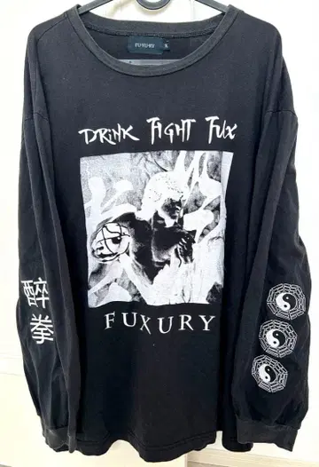 FUXURY 취권 그래픽 롱 T 블랙