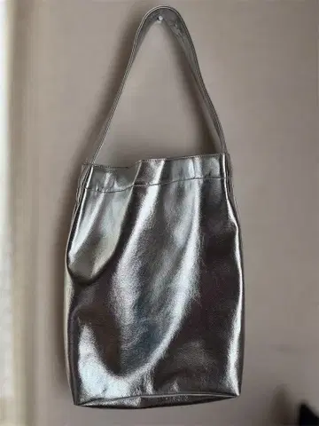 실버 인조 가죽 토트백 네온 컬러