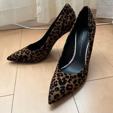 ZARA 레오파드 무늬 스틸레토 하이힐