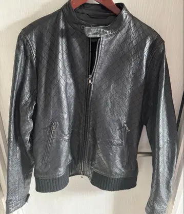 D'URBAN (더반)의 블랙 퀼팅 가죽 자켓