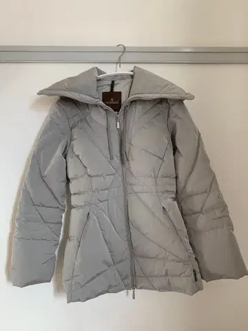 MONCLER 그레이 다운 자켓