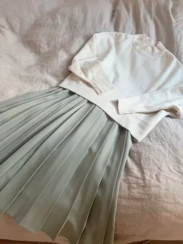 FRAY I.D 하이넥 캐시미어 니트 데미룩스 빔즈 플리츠 스커트