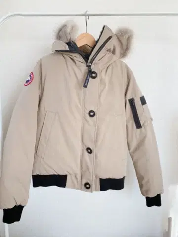 [ 새상품급 ] CANADA GOOSE 베이지 다운 자켓 라브라도르