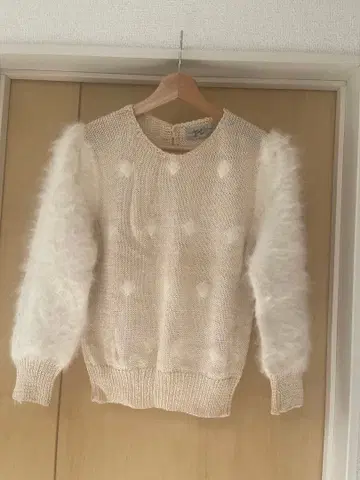 베이지 울 혼방 니트 스웨터