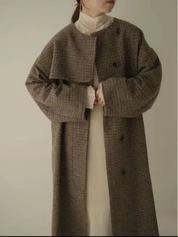 Eaphi 브라운 계열 체크 무늬 롱 코트 새상품급