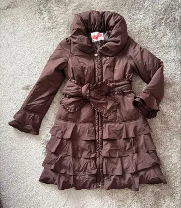 앤드러브 티어드 프릴 다운 코트 브라운 S