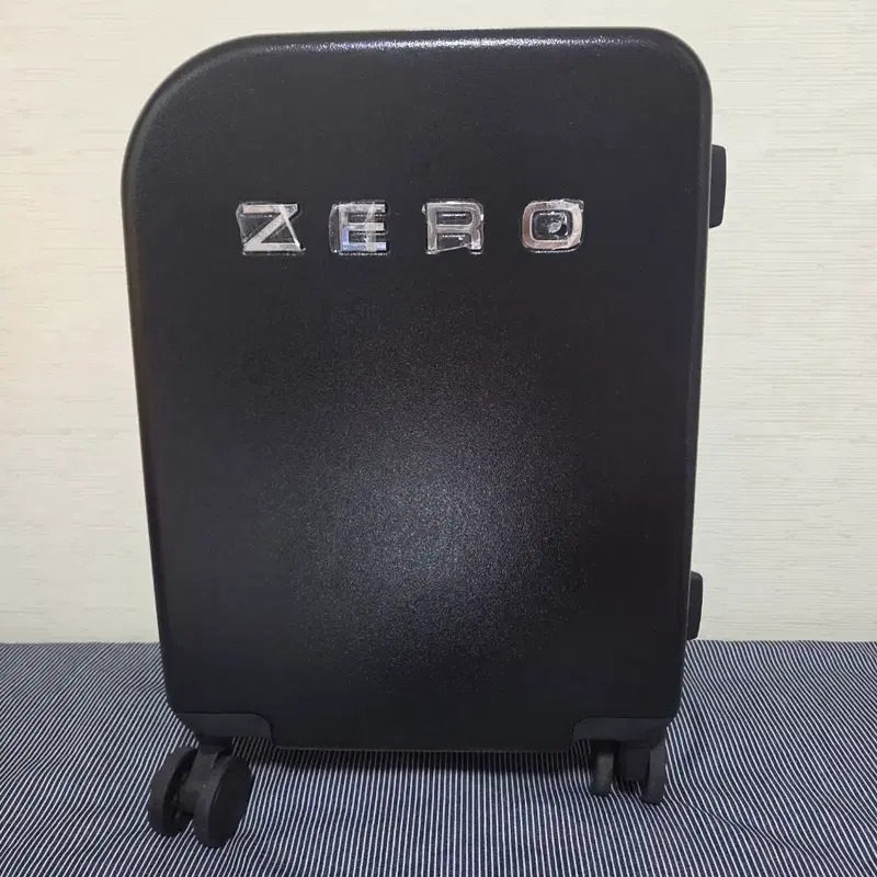 ZERO 블랙 캐리어 20인치 판매합니다