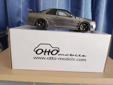 Nissan Skyline GT-R R34 1/18 OTTO mobile