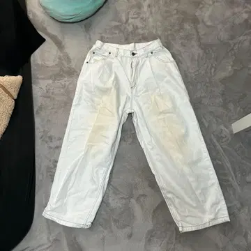 YOUNGER SONG 화이트 스트레이트 데님 워시 가공