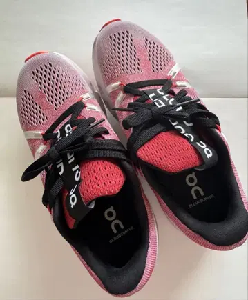 On Cloudsurfer 러닝화 여성용