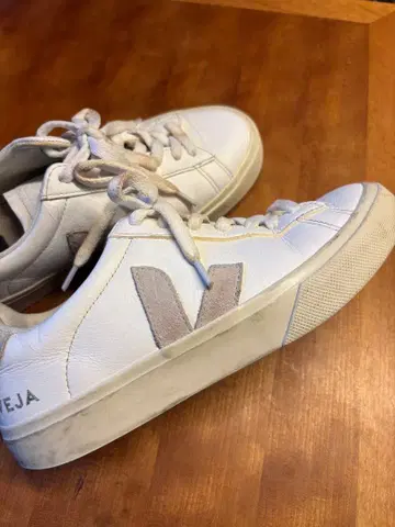 VEJA 화이트 스니커즈