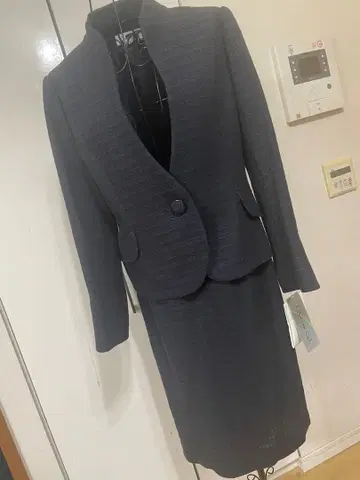 다크 네이비 자켓 스커트 셋업