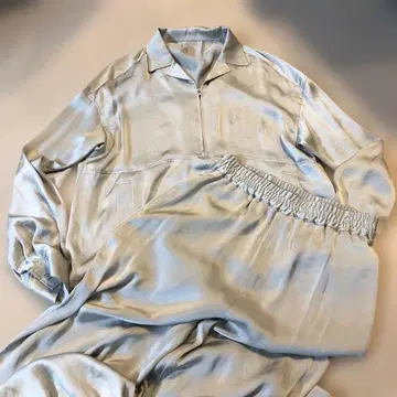 연한 카키 새틴 팬츠 셋업 L