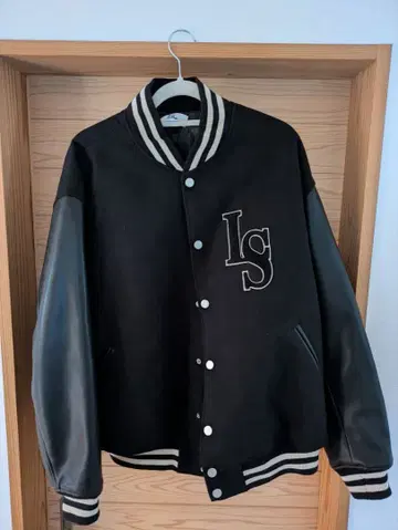 루즈 바시티 자켓 LS 자수 로고 블랙