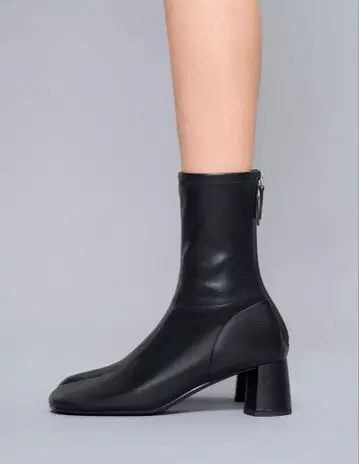 새상품급 라운드토 집업 앵클부츠