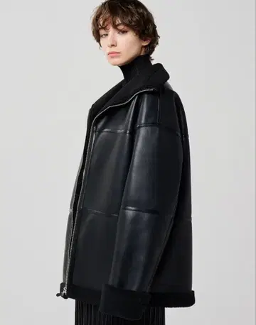 새상품급 uncrave 블랙 가죽 무스탕 코트