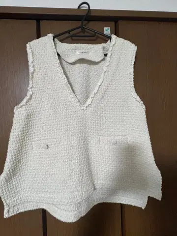 [새상품급] UNMINOU 트위드 프릴 블레이드 베스트