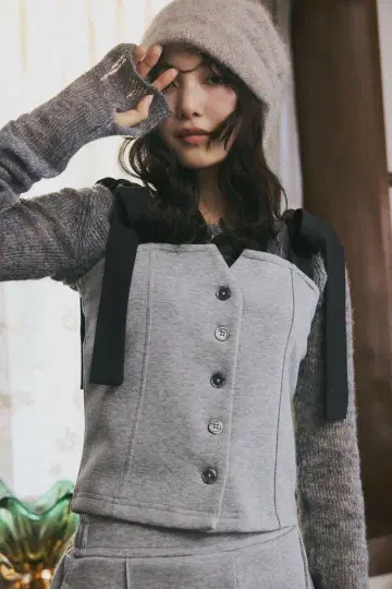 [택 포함 새상품] 앤드콜 리본 숄더 맨투맨 스타