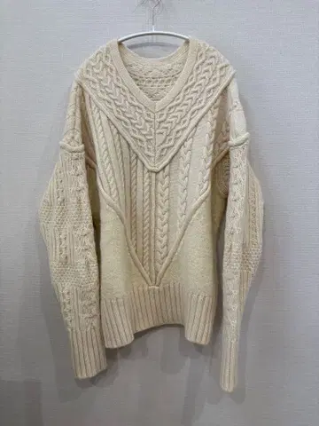 새상품급 KIARIS 빈티지 저널 스탠다드 니트 화이트