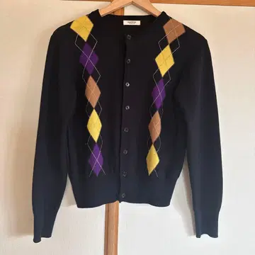 투모로우랜드 플레인 울 아가일 크루넥 가디건