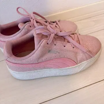 PUMA 핑크 글리터 스니커즈 로우 컷