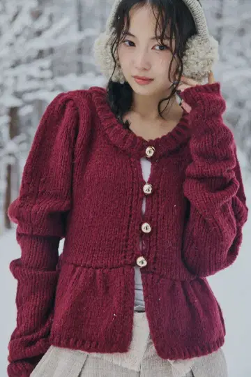 [택 포함 새상품] 앤드콜 골드 버튼 퍼프 슬리브 니트