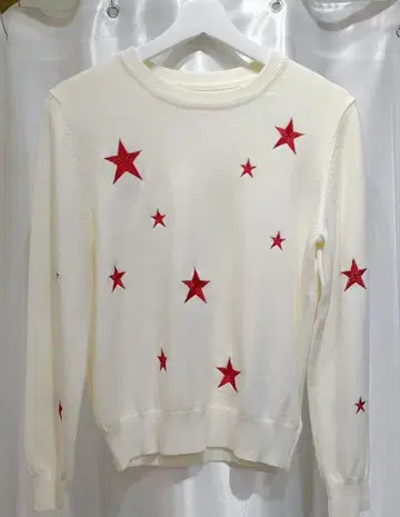 빨간 별 자수 화이트 니트