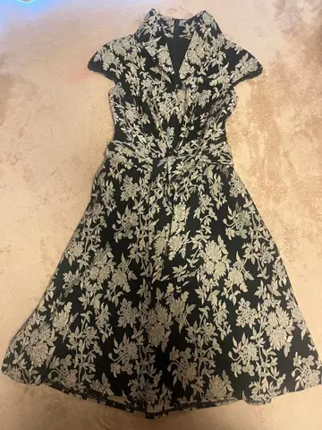 TADASHI SHOJI 꽃무늬 슬리브리스 원피스 사이즈 2