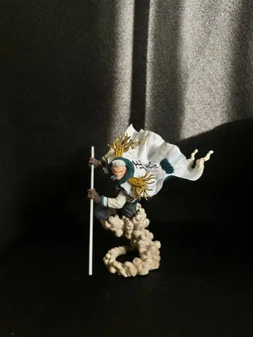 스모커 원피스 피규어