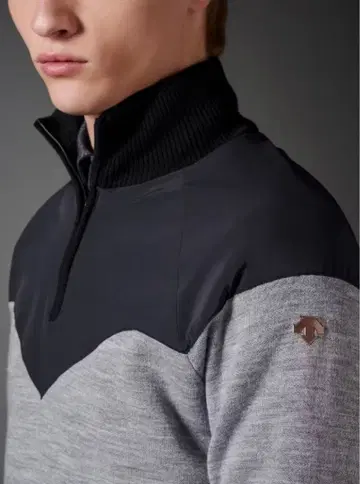 DESCENTE 커팅 디자인 지퍼 스탠드 스웨터 L