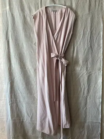 [ EVERLANE ] 핑크 슬리브리스 랩 원피스