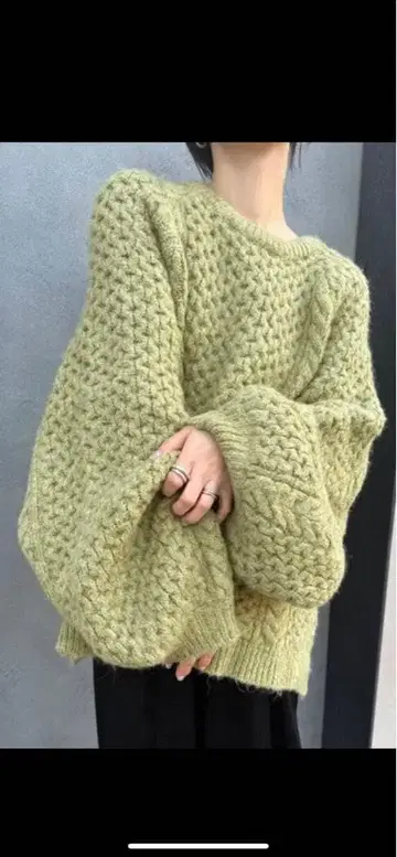 셀렉 모카 올리브 그린 볼륨 슬리브 니트 스웨터