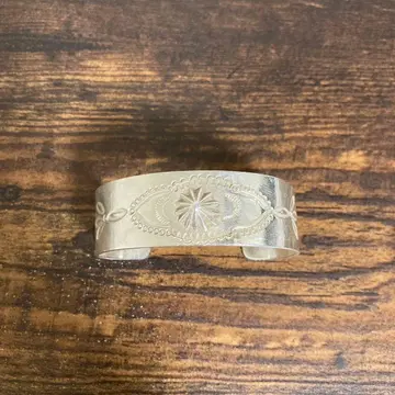 [ 단종품 ] 래리 스미스 쉘 와이드 팔찌