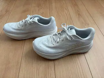 가격 인하 협상 가능! HOKA 린콘 4 화이트 새상품급