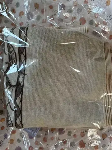 euw 사이드 립 자카드 니트 스커트